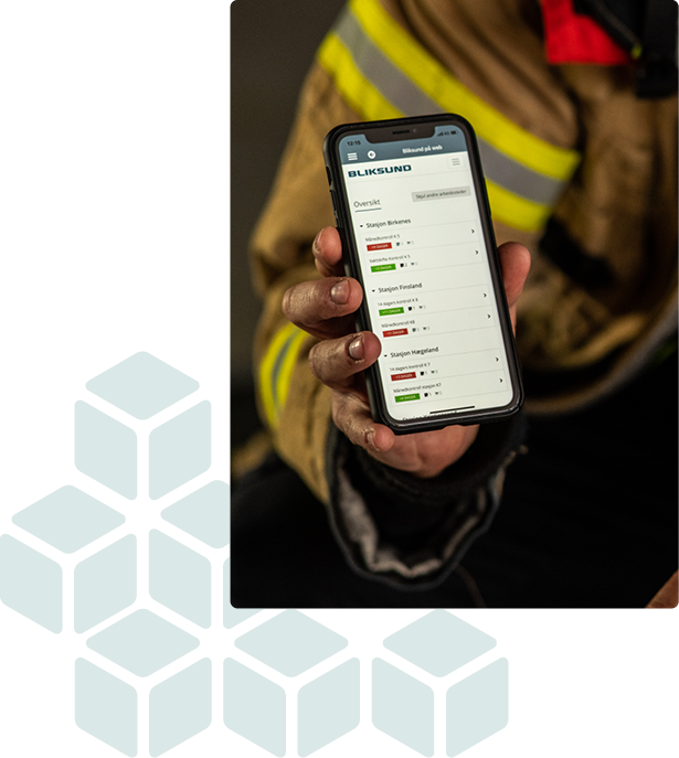 Feuerwehrleute nutzen die GRID-App - das Einsatzmanagementsystem